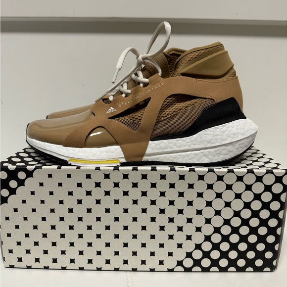 Adidas. Stella McCartney Ultraboost 21.  Brown White/Vapour. - Picture 1 of 5